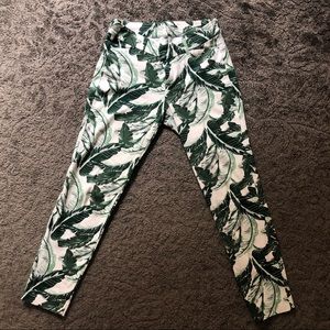 Palm Frond Pixie Pants - Old Navy Size 2